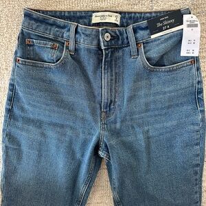 New with tags never worn Abercrombie curve love skinny jeans 27